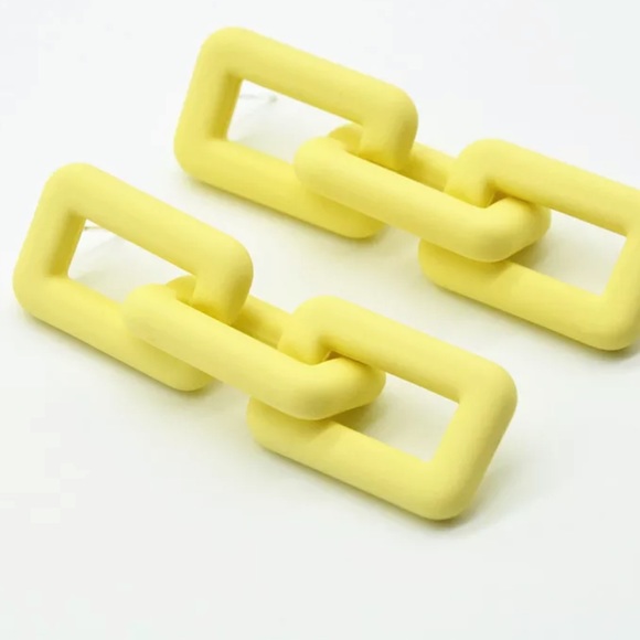 ✨New Acrylic Chain Link look Yellow Post or Stud Earrings. - Picture 2 of 5